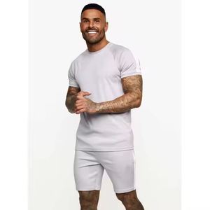 T-shirt coupe ajustée en polyester gris clair 100% pour homme Ensemble short à séchage rapide et col rond Twinset pour l'été T-shirts en poly de haute qualité - Product Image 4