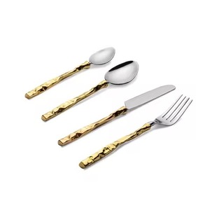 Juego de cubiertos de acero inoxidable hechos a mano dorados Diseño real de alta calidad con mango largo de latón - Product Image 1