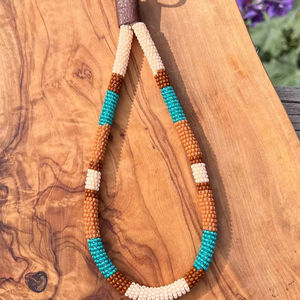 Bracelet porte-clés perlé fait main en Alaska - Product Image 1