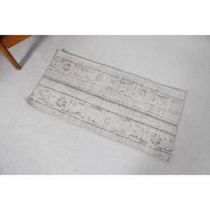 Alfombra Turca Vintage, Alfombra de 1.6x3.2 pies, Alfombra de Lana Blanca con Puntos Marrones - Product Image 1