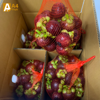 Zoete, sappige, biologische Thaise mangosteen, vers fruit, koningin van de vruchten, met tropische smaak, in bulk verpakt