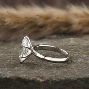 Anillo de compromiso de forma ovalada con ajuste solitario, diseño elegante, anillo clásico de lujo con diamante creado en laboratorio en anillo de oro sólido de 10K - Product Image 2