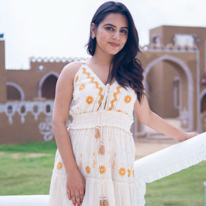 Robe midi blanche smockée, style bohème éthéré, col en V, robe de soirée à volants, lavable, 100% coton - Product Image 1