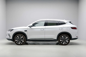 Casi Nuevo, a un Precio Increíble: 2025 White Beyond Dreams Song Plus ID Flagship FWD Totalmente Eléctrico con Batería de 70-90kWh - Product Image 5