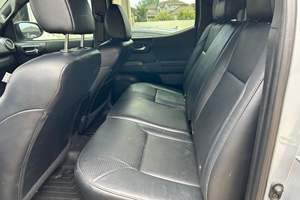 TOYOTA TACOMA TRD OFF-ROAD DOBLE CABINA 4X4 2020 USADO, VOLANTE A LA IZQUIERDA/DERECHA - Product Image 2