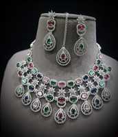 Nouveauté : Ensemble de bijoux de mariée tendance pour femmes indiennes, en laiton plaqué or 14 carats, comprenant un Maang Tika, un collier et des boucles d'oreilles, pour mariage et fiançailles