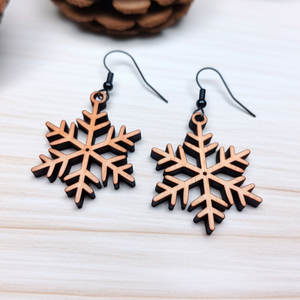 Eco amigable personalizado lindo gota de madera Navidad copo de nieve pendientes - Product Image 2