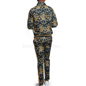 Venta al por Mayor, Nueva Llegada, Conjuntos Deportivos Sublimados Transpirables de Dos Piezas para Hombre, Logotipo Personalizado, Talla Grande, 100% Poliéster, Color Sólido - Product Image 3