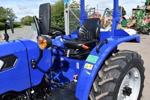 Tractor Agrícola LOVOL M804 TB3 de 75 CV con Tracción en las 4 Ruedas, Cabina y Cargador - Alto Rendimiento y Versatilidad - Product Image 6