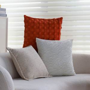 Juego de 2 Cojines Decorativos Modernos Texturizados de la Colección Serenity con Patrones Acolchados a Rayas - Product Image 4