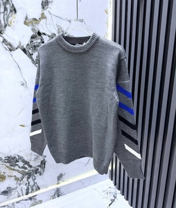 Pull tricoté à col rond pour homme, manches longues, contraste blanc et noir, motif lettres tendance, style décontracté streetwear, vente en gros - Product Image 1