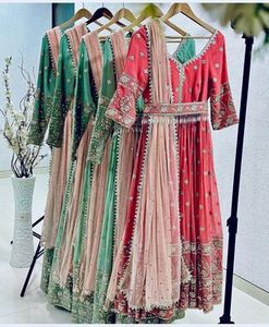 ชุดเดรสปักลาย Georgette แฟนซีพร้อมชุดคอลเลกชันงานออกแบบใหม่สำหรับเสื้อผ้าอินเดียและปากีสถาน - Product Image 2