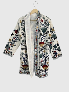 Veste florale brodée pour femmes grandes tailles, col mandarin, manches longues, coton, style Prairie Chic, pour le printemps - Product Image 3