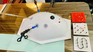 Juego completo de endotrainer laparoscópico con fuente de luz de cámara móvil HD y accesorios entrenador laparoscópico - Product Image 4