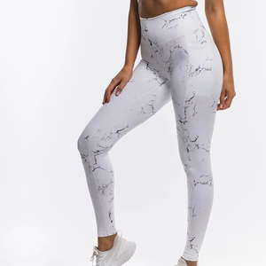 Leggings de yoga à imprimé marbre pour femmes taille haute avec poches | Collants d'entraînement de fitness | Pantalons de sport extensibles pour femmes - Product Image 3