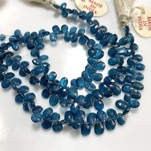 Perles Briolette en forme de poire à facettes en apatite néon de qualité fine en vente en gros perles de pierre naturelle pour la fabrication de bijoux - Product Image 1