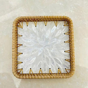 Plateau en rotin naturel de haute qualité, tissé à la main, pour la décoration de la maison et la présentation des aliments - Product Image 1