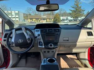 Toyota Prius rouge d'occasion 2014, conduite à gauche - Product Image 2