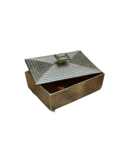 LuxeStore Boîte de rangement en aluminium avec base en bois et dessus Design élégant et durable pour la maison et le bureau - Product Image 3