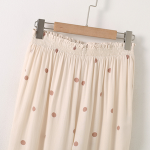 Ensemble de pyjama de Noël en satin pour femmes sur mesure Taille élastique Style décontracté avec motif dessin animé de logo à l'avant lisse pour l'hiver 2025 - Product Image 6