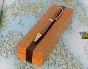 ASSISTANCE EN BAMBOU FAIT À LA MAIN Ensemble de stylos cadeau de haute qualité Logo gravé personnalisé Stylo en bois avec boîte en bois - Product Image 2