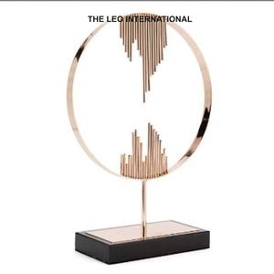 ประติมากรรมตกแต่งรูปทรงมือ ดีไซน์สวยงาม ชุบทอง อลูมิเนียม ฐานหินอ่อน ราคาแข่งขัน - Product Image 6