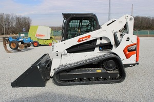 Chargeuse compacte sur chenilles Bobcat T770, couleur blanche, modèle à 2 vitesses - Product Image 1