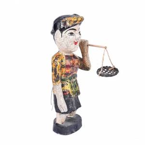 Décorations pour la maison artisanat prix acceptable bas quantité minimale de commande à la main marionnette à eau tante portant 2 paniers sur trou de bambou Vietnam - Product Image 5