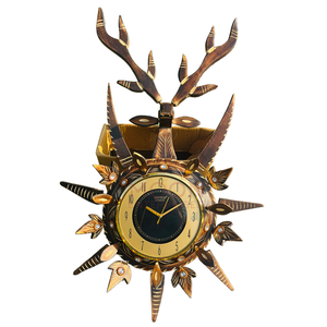 Reloj de pared de estilo cuco con asta de ciervo de madera de nuevo estilo con movimiento de cuarzo y detalles florales decorativos - Product Image 1