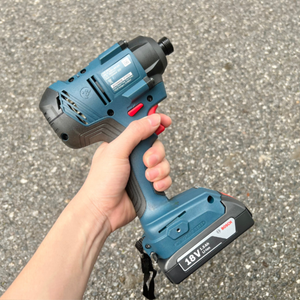 Tournevis à percussion sans fil GDR 180-LI 18V fonctionne avec une batterie 18V, couple de 160 Nm, rotation rapide et conception durable - Product Image 3