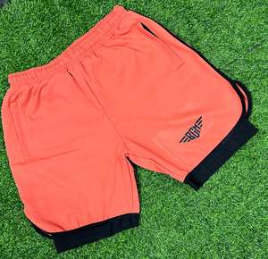 กางเกงขาสั้นผู้ชายน้ำหนักเบาสไตล์ไฮสตรีทย้อมสีเรียบ - Product Image 3