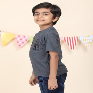 T-shirt Little Gem 100% coton pour garçons à col rond avec différentes méthodes d'impression exportées dans le monde entier - Product Image 1