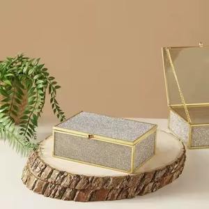 Boîte de rangement rectangulaire avec verre diamant et laiton, organisateur décoratif pour la maison, pour bijoux et accessoires - Product Image 1