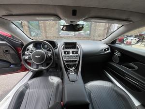 Gran Oferta: Aston Martin DB11 V12 Coupé RWD Usado del 2017 - Product Image 2