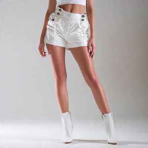 Shorts en cuir noir brillant vêtements d'extérieur pour femmes Shorts en cuir de poche cargo dames rue Faux cuir Shorts femmes - Product Image 5