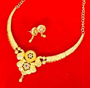 24K Plaqué Or Dubaï Vintage Mode Collier Ensemble Boucles D'oreilles Bracelets Peignes Broches Avec Perle Cristal Cuivre Made USA - Product Image 1