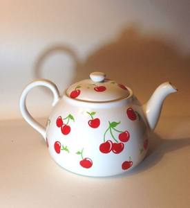 Théière de luxe à motif floral avec bec verseur de précision, poignée confortable et corps isotherme, idéale pour servir le thé - Product Image 6