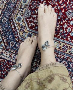 Elegante tobillera Kada de media luna para mujeres y niñas, acabado oxidado tradicional, joyería étnica llamativa para uso diario festivo - Product Image 2