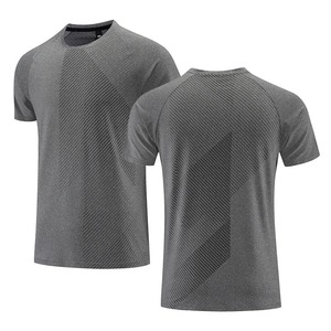 เสื้อยืด100% โพลีเอสเตอร์น้ำหนักเบาแห้งเร็วแห้งเร็วสำหรับผู้ชายระบายอากาศได้สีพื้นแห้งเร็วสำหรับสวมใส่ทุกวันขนาดปกติ - Product Image 3