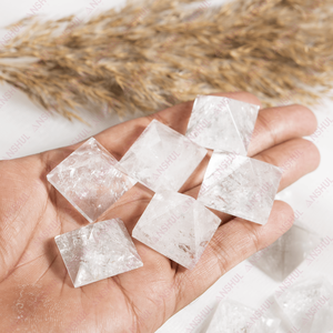 Vente en gros de mini-pyramides en cristal de quartz transparent sculptées, best-sellers, pour la méditation et la décoration de la maison - Product Image 4