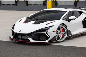 Opción Popular 2024: Lamborghini Revuelto Edición Personalizada con Paquete Aero, Impecable - Product Image 2