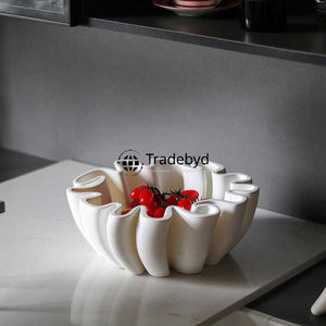 Bol en résine pour boho chic style maison design artisanal rustique parfait pour l'esthétique naturelle par Tradebyd - Product Image 1