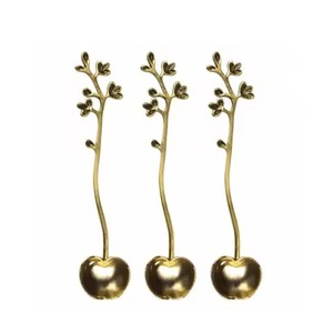 Cuchara de té con mango de diseño hecho a mano Cubiertos únicos y decorativos para el café en casa y vajilla para ocasiones especiales - Product Image 6