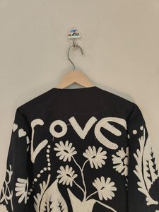 เสื้อแจ็คเก็ตผ้าฝ้ายปักมือสีดำ คอตั้ง สไตล์ซูซานี งานศิลปะพื้นบ้าน ทรงครอป โบโฮ สไตล์โดดเด่น เสื้อคลุมสไตล์ชาติพันธุ์ - Product Image 3