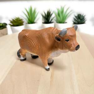 Statua di Bue in Legno Intagliata a Mano YEEYAYA, Scultura Decorativa per Casa, Animali da Fattoria per Arredamento - Product Image 1