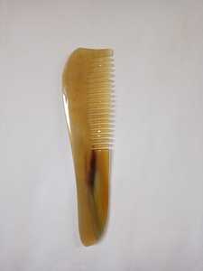 Peigne à cheveux de qualité supérieure de qualité salon avec logo personnalisé gravé style vintage avec poignée corne de buffle pour des soins de beauté personnalisés - Product Image 6