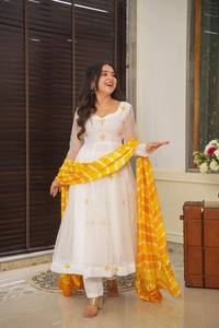 Charvi Tapestry Of Grace Regal Threads In Bloom Eching Echoing Ethnic <span class=keywords><strong>Fables</strong></span> (優雅に包まれた民族寓話) お祝いとスタイルの佐賀