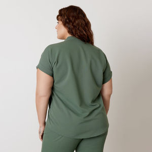 Exfoliante de Enfermería de alta calidad de lujo hecho a medida de Color verde para mujeres Venta caliente uniforme de Enfermería de media manga para el trabajo en el Hospital - Product Image 5
