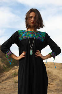 Robe longue trapèze en coton mexicain voilé, magnifique, unique, faite main, avec détails de franges à nouer aux poignets, grande taille, en jersey - Product Image 4
