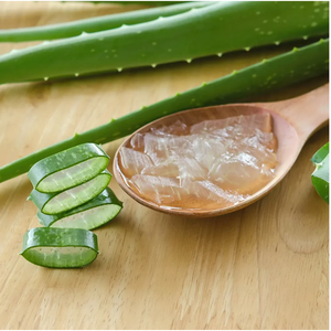 Gel d'aloe vera biologique avec acide hyaluronique, ingrédients à base de plantes et blanchissants, hydratant pour le visage, les mains et le corps, offre OEM - Product Image 3